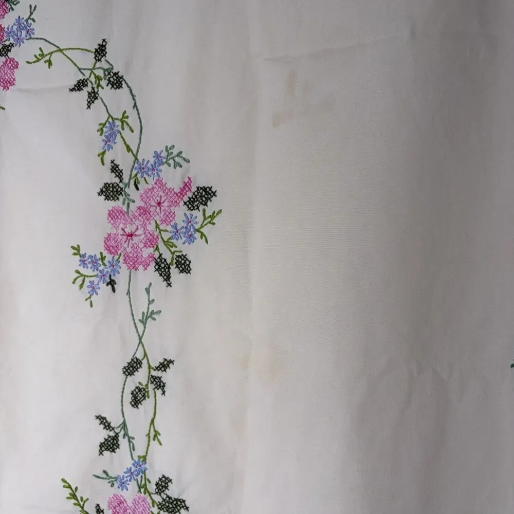 Embroidered Table Cloth Cottagecore Scalloped Hem Cross-Stitched Floral 47